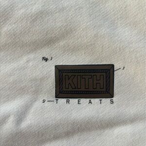 Kith Treats Crenwneck Large ( fits like a M)